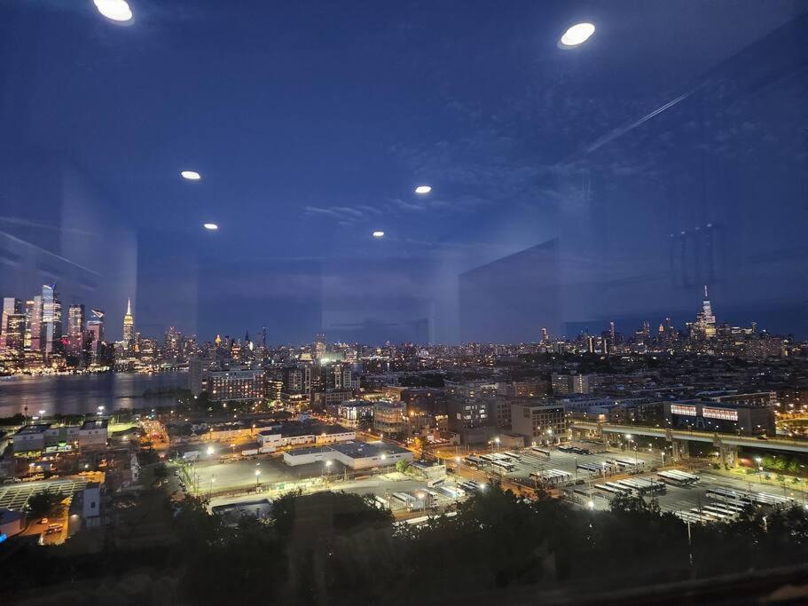 Апартаменты Elegant 2 Bed Gem! Mins From Nyc Юнион-Сити Экстерьер фото