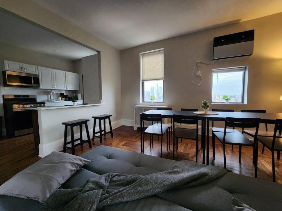 Апартаменты Elegant 2 Bed Gem! Mins From Nyc Юнион-Сити Экстерьер фото