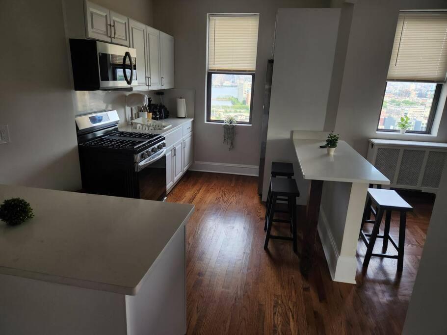 Апартаменты Elegant 2 Bed Gem! Mins From Nyc Юнион-Сити Экстерьер фото