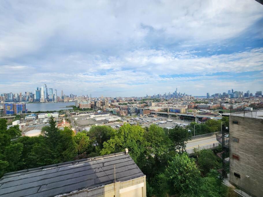 Апартаменты Elegant 2 Bed Gem! Mins From Nyc Юнион-Сити Экстерьер фото